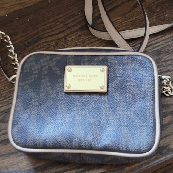 Michael Kors Handbags - Michael Kors crossbody